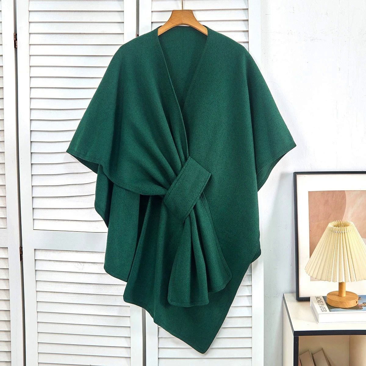 Ponchosjalet i mørkegrønn