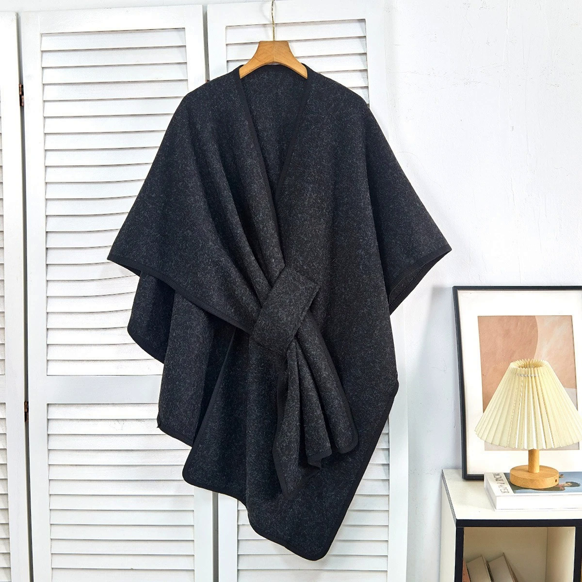 Ponchosjalet i svart